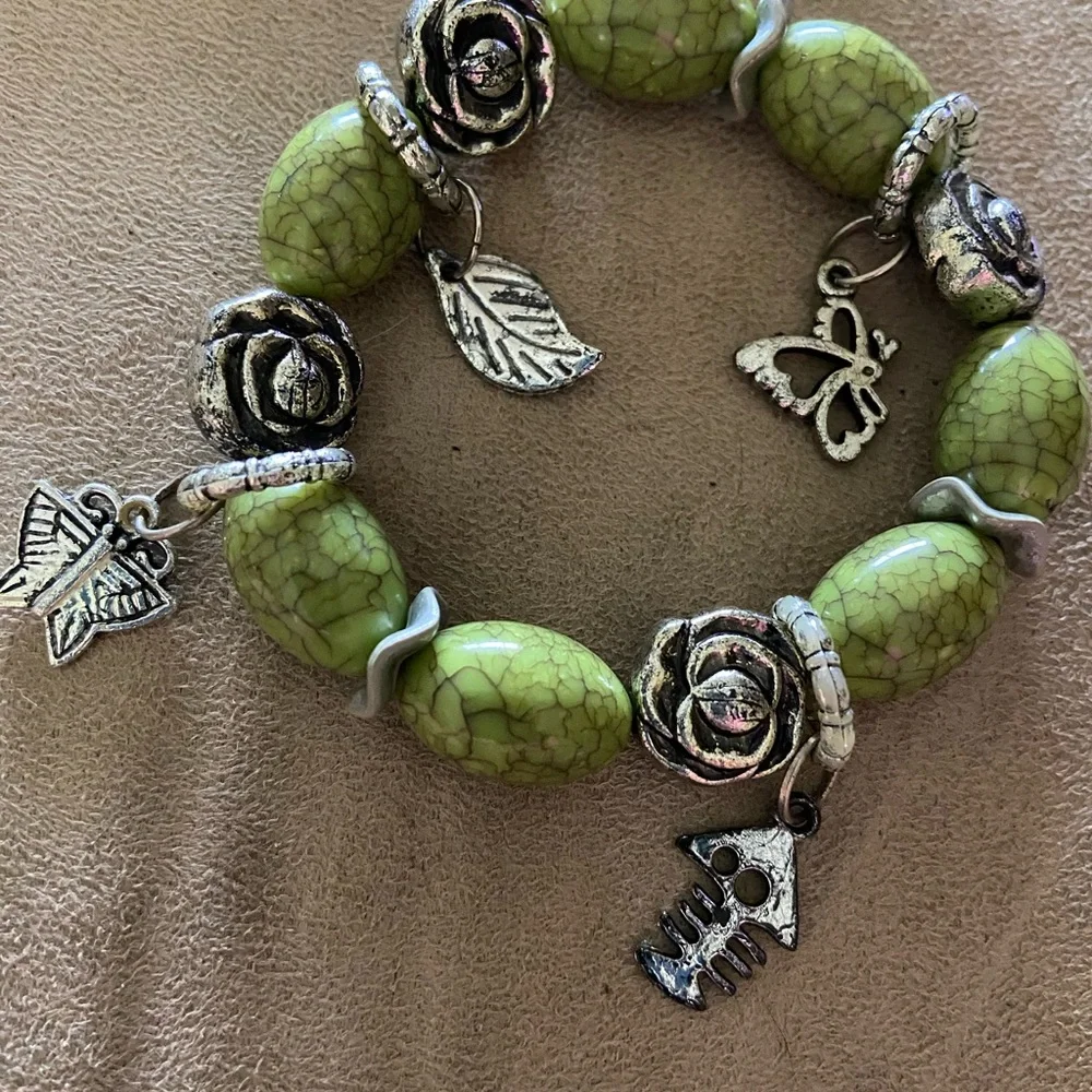 Green Roses,Butterflies,stretchable braclet - Picture 2 of 6